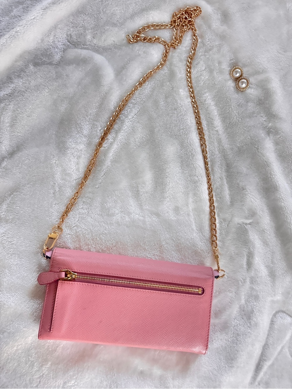 Authentic Prada Pink Saffiano Crossbody Wallet with Gold Chain Strap - Picture 2 of 13